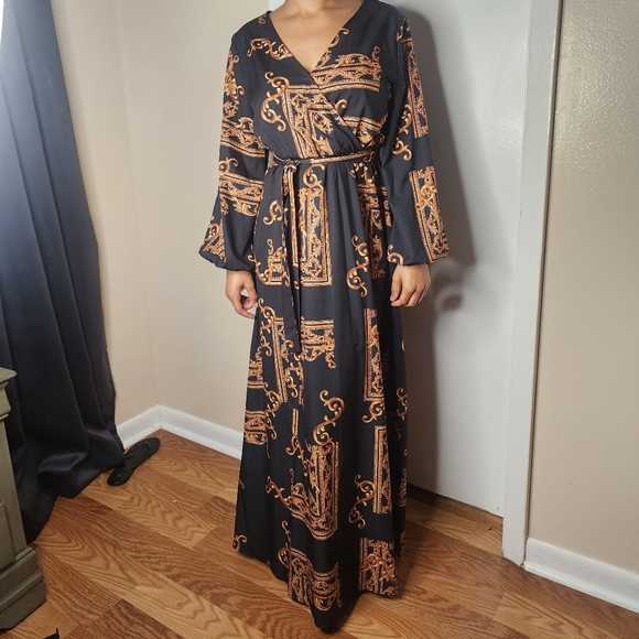 Elegant Black & Gold Print Maxi with tie - Picture 3 of 3